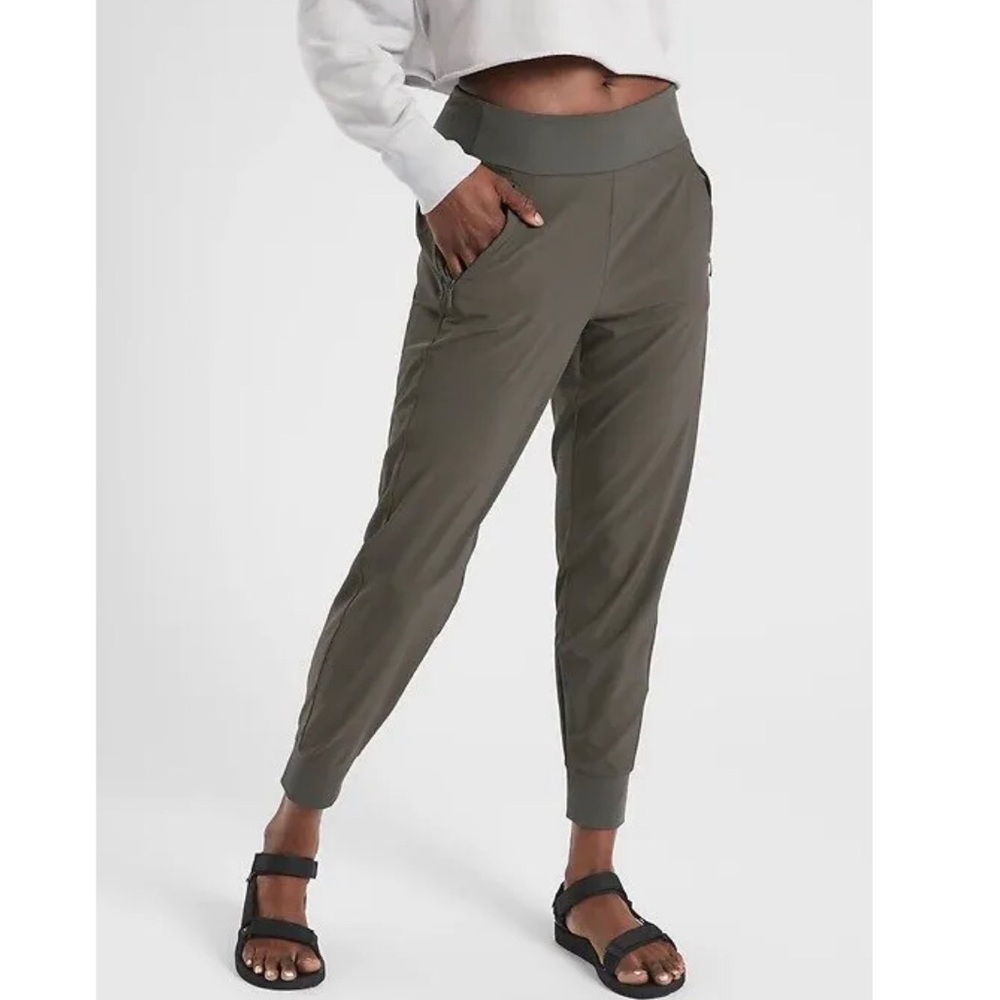 NWT Athleta Lined Soho Jogger - Grey